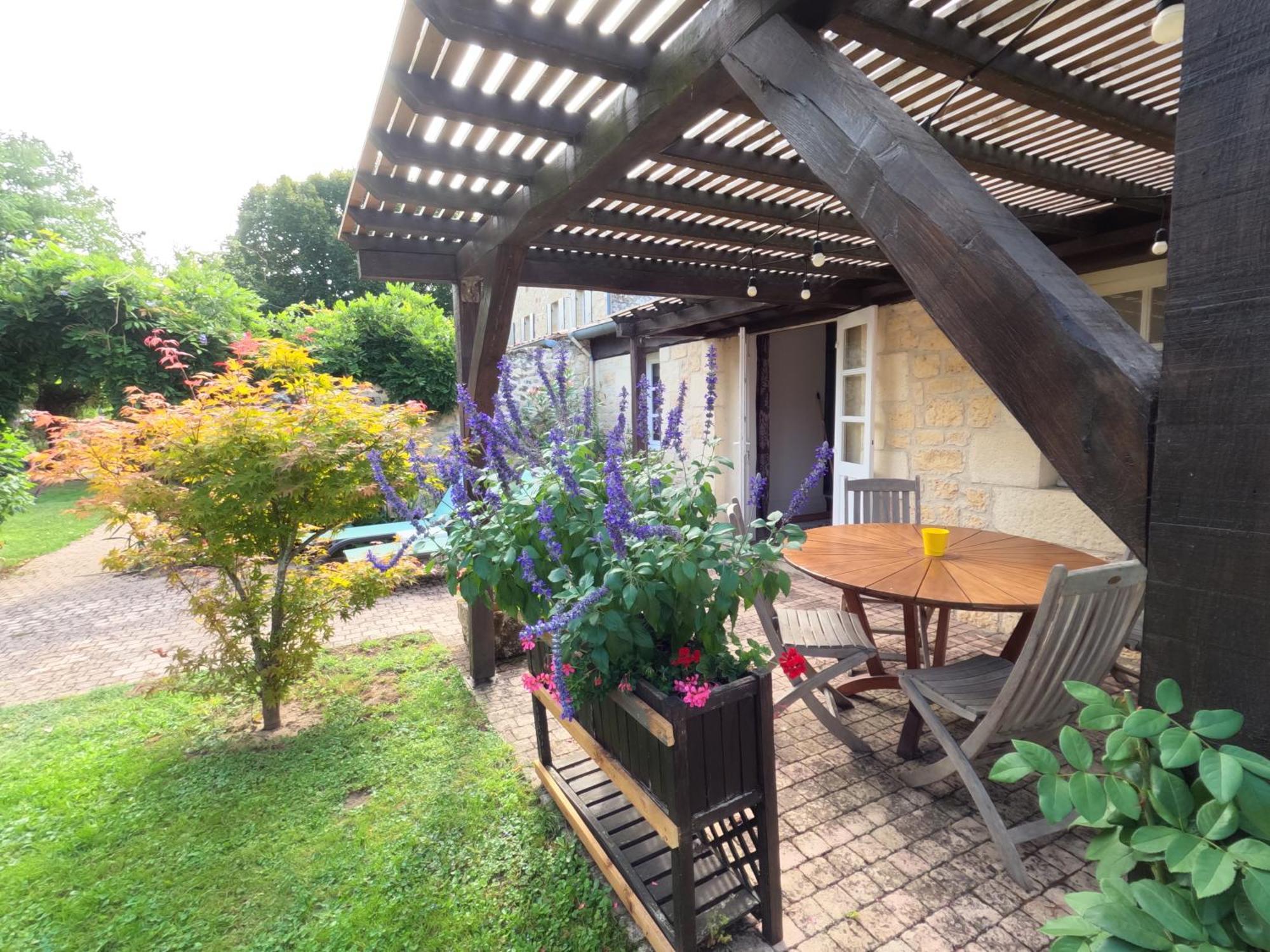 Domaine Des Monges Bed and Breakfast Saint-Seurin-de-Prats Εξωτερικό φωτογραφία